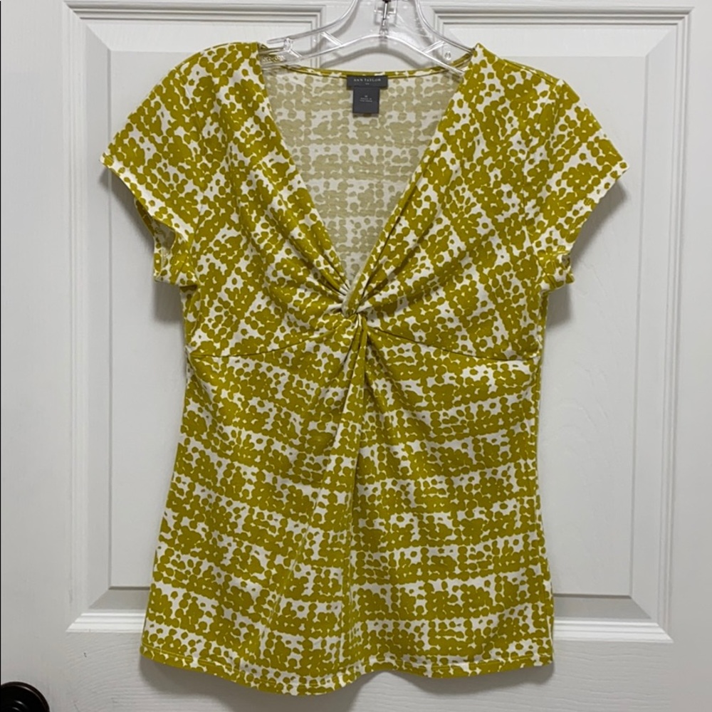 Ann Taylor short sleeve top semi fitted